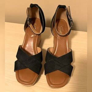 Crown Vintage Women’s Black Leather Platform Sandals Size 9.5